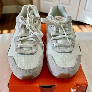 Nike Women's Nike Venture Runner 7.5 Sail/Pink Oxford White